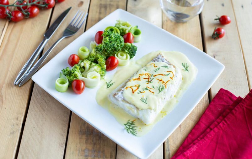 Recette-dos-de-cabillaud-et-sa-sauce-safrannee-au-beurre-aux-cristaux-de-sel-de-mer-de-grand-fermage