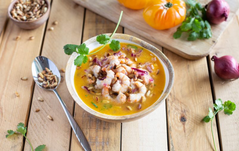 Recette-gambas-sautees-a-la-compotee-de-tomates-ananas-et-pignons-grilles-au-beurre-biologique-aux-cristaux-de-sel-grand-fermage