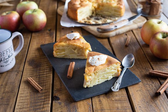 Gâteau moelleux aux pommes et à la crème fraîche