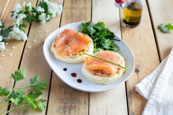 Smoked salmon tart with onion fondue and fresh leaf salad