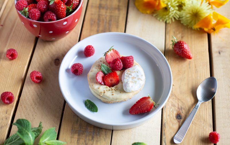 recipe-Shortbread-with-red fruits-and-crème-fraîche-quenelle-with-caviar-lime-and-salted-butter-grand-fermage