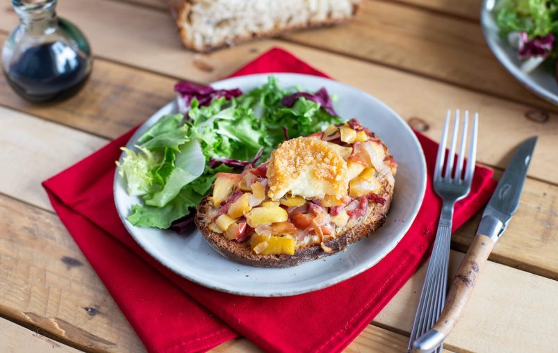 recipe-gourmet-apple-breaded-camembert-and-bacon-toasties-grand-fermage