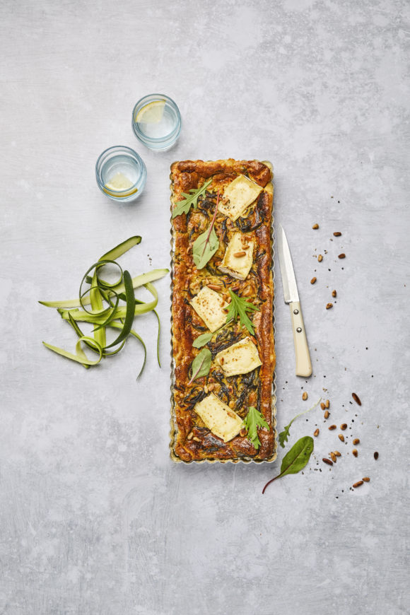 Quiche sans pâte aux épluchures de courgettes, aux oignons et aux morceaux de Fromage Délice de la Loire