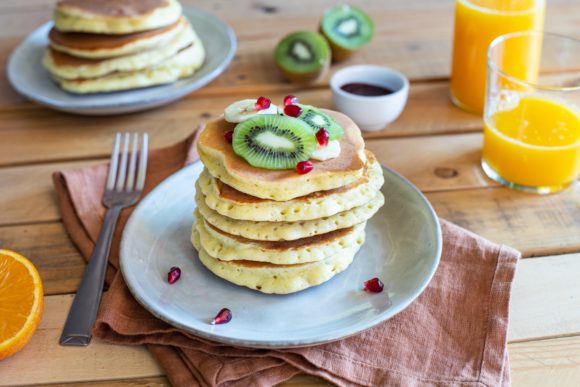 Simple fluffy pancakes
