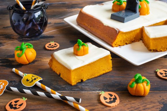 Halloween pumpkin cake