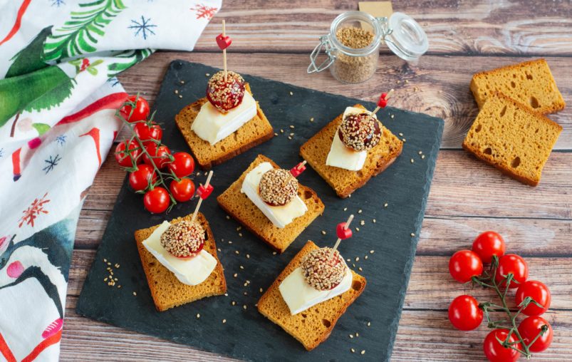recipe-Crémeux-du-Poitou-toasts-with-spiced-bread-and-caramelised-tomatoes-grand-fermage