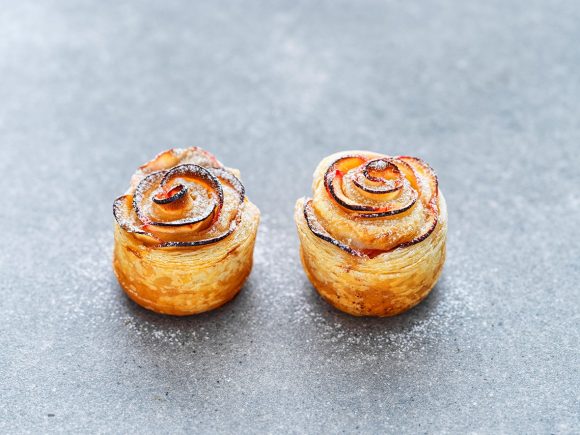 Baked apple roses