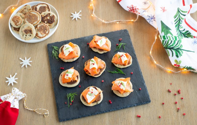 recipe-blinis-with-buckwheat-smoke-and-butter-with-salt-crystals-from-noirmoutier-grand-fermageblinis with smoked salmon