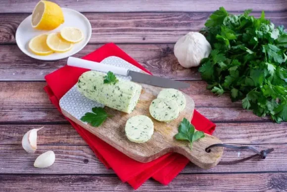Compound butter (beurre Maître d’Hôtel)