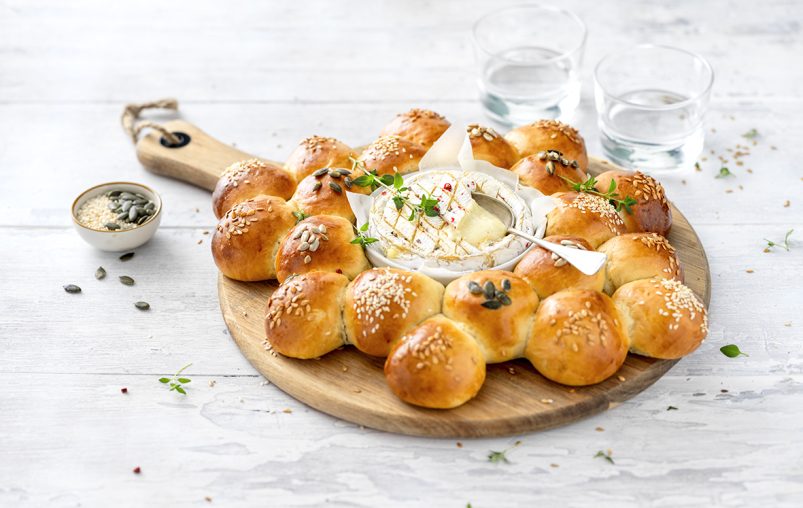 recipe-Baked-Camembert-&-brioche-buns-cheese-240g-grand-fermage