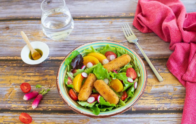 recipe-sweet-savoury-summer-salad-with-breaded-mozzarella-bites-grand-fermage