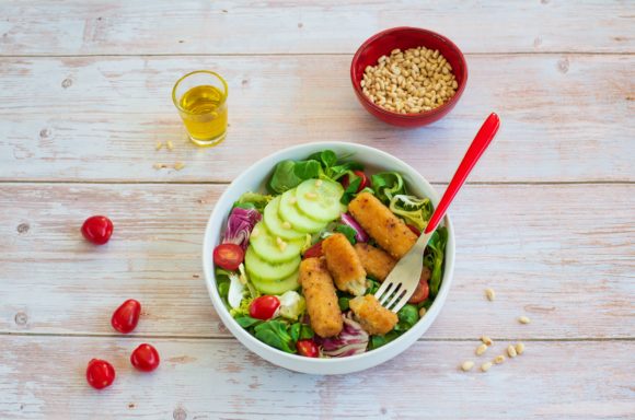 Refreshing salad with breaded mozzarella bites