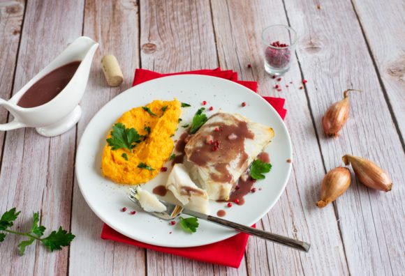 Cabillaud au beurre rouge et purée de pommes de terre et carottes