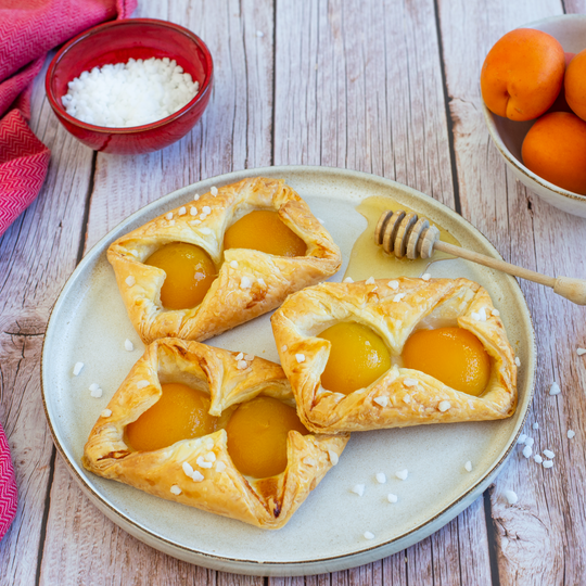 Feuilletés aux abricots et au miel de lavande