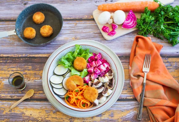 Autumn bowl with breaded camembert