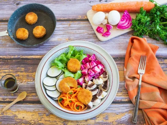 Autumn bowl with breaded camembert