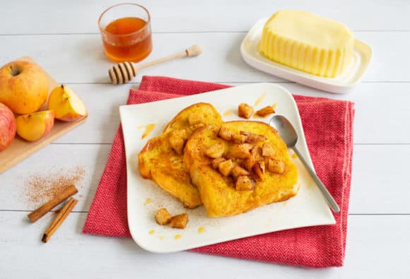 Brioche French toast with honey-cinnamon apples