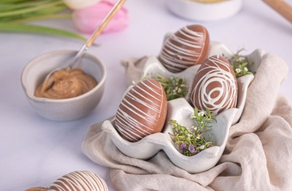 Oeufs en chocolat, crème au beurre praliné