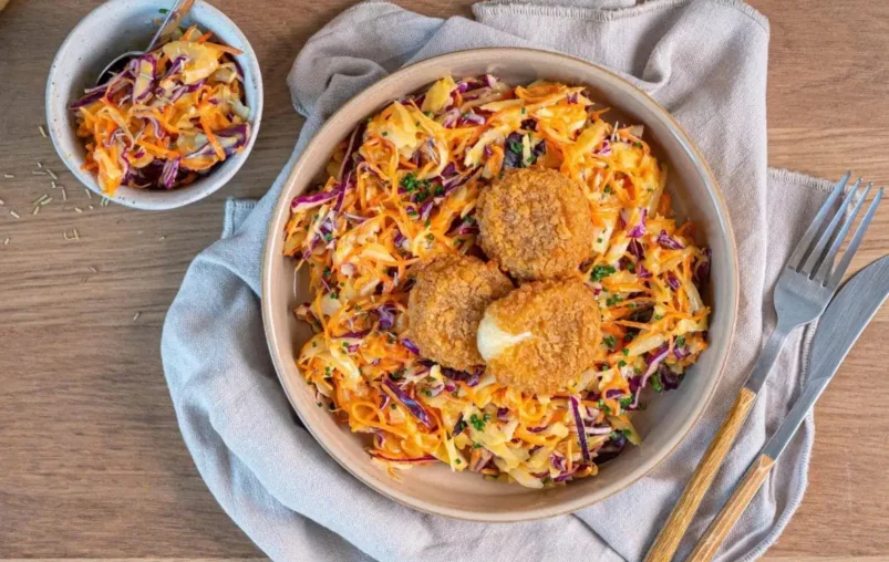 recette-salade-coleslaw-panes-au-camembert-grand-fermage-carre-scaled